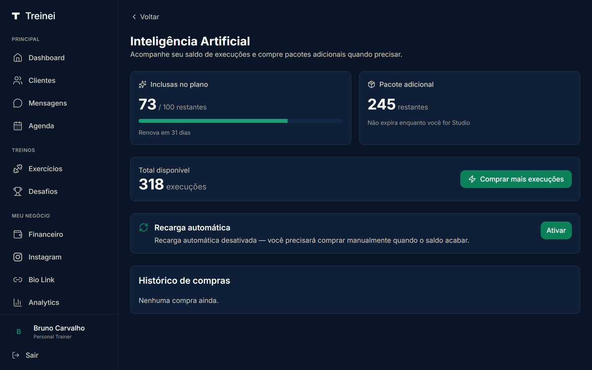 Página /configuracoes/ia mostrando dois cards lado a lado (Inclusas no plano: 73/100, Pacote adicional: 245), o card de Total disponível (318 execuções) com o botão "Comprar mais execuções", o card de Recarga automática e a tabela de Histórico de compras