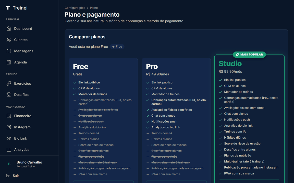 Página /settings/plano com card do plano atual, comparativo de planos lado a lado e histórico de faturas