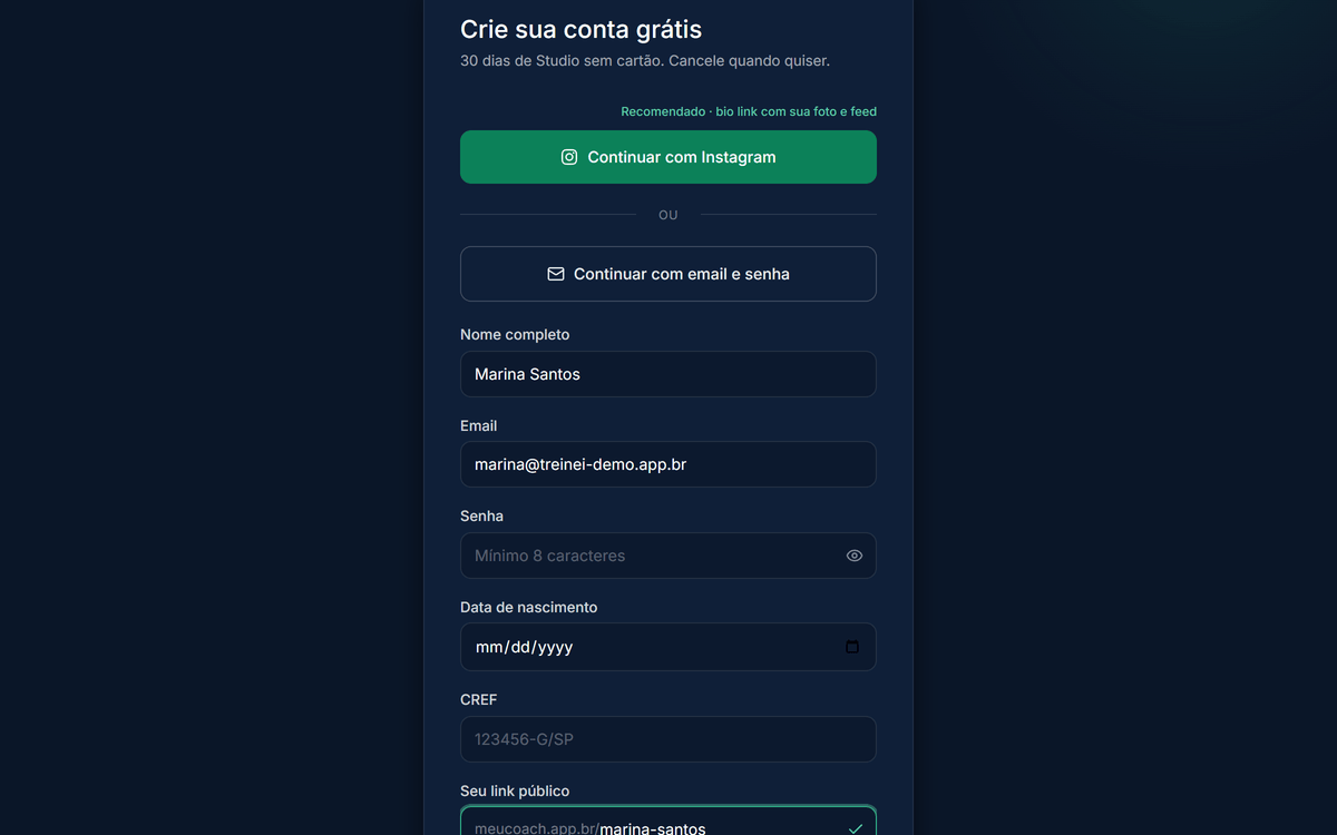 Formulário de cadastro com nome, slug e e-mail preenchidos